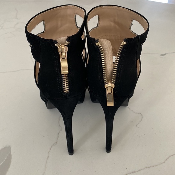 Charlotte Russe Faux Suede Heels - Picture 3 of 9